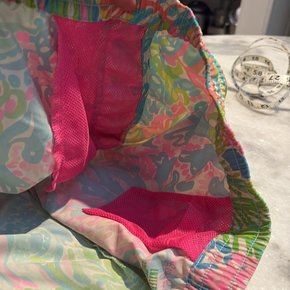 Lilly Pulitzer Luxletic Shorts Large 3โ Inseam - Picture 7 of 7